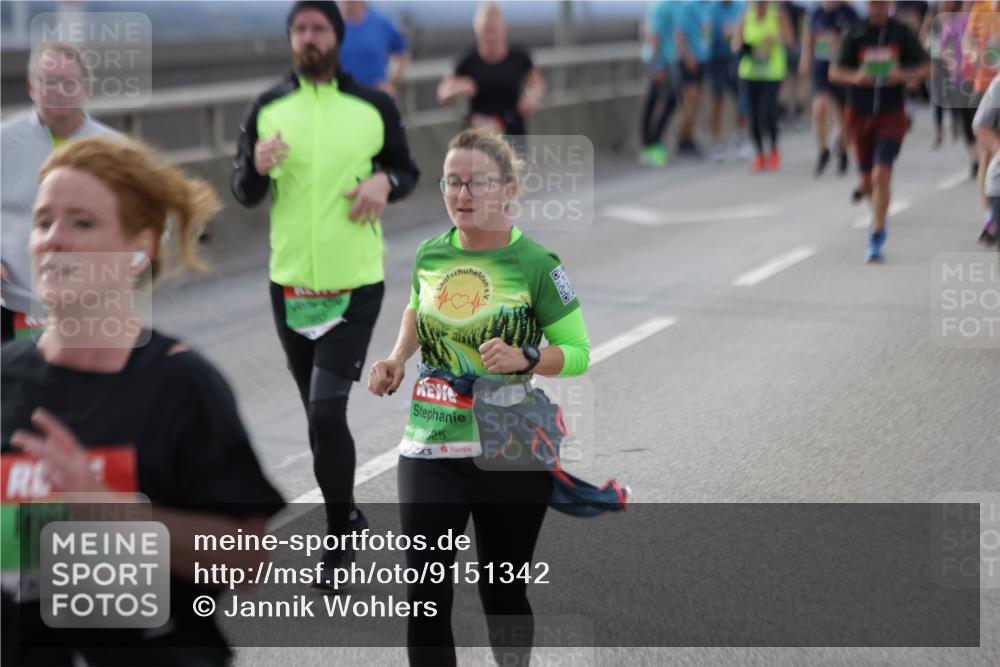 03.10.2025 - Köhlbrandbrückenlauf Jannik Wohlers http://msf.ph/oto/9151342 03.10.2025 15:58:10 Position 1 25, 280 meine-sportfotos.de