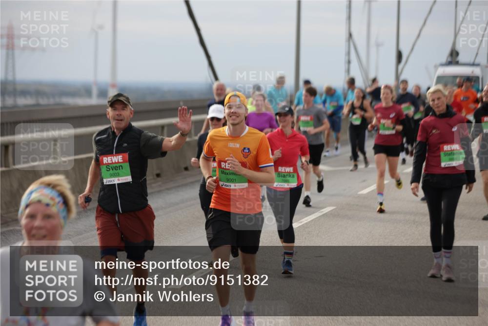 03.10.2025 - Köhlbrandbrückenlauf Jannik Wohlers http://msf.ph/oto/9151382 03.10.2025 15:58:16 Position 1 9003, 8894, 9001, 7665 meine-sportfotos.de