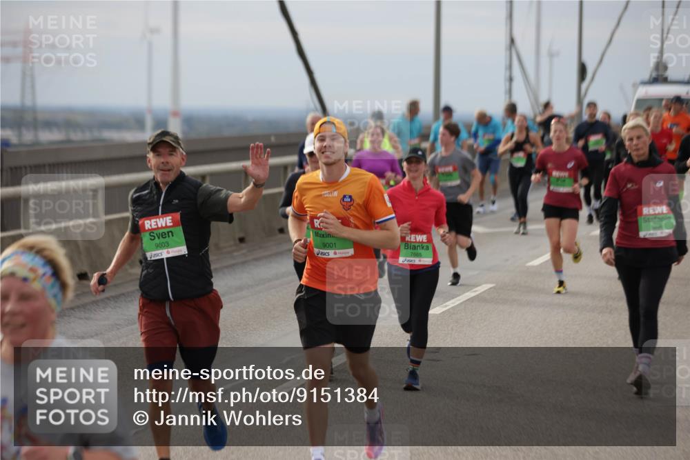 03.10.2025 - Köhlbrandbrückenlauf Jannik Wohlers http://msf.ph/oto/9151384 03.10.2025 15:58:16 Position 1 9003, 9001, 7665 meine-sportfotos.de