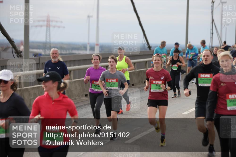 03.10.2025 - Köhlbrandbrückenlauf Jannik Wohlers http://msf.ph/oto/9151402 03.10.2025 15:58:18 Position 1 9519, 8754, 9540 meine-sportfotos.de