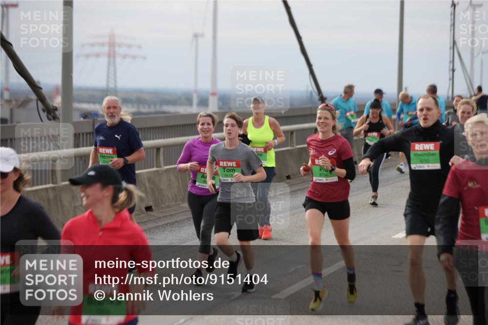 03.10.2025 - Köhlbrandbrückenlauf Jannik Wohlers http://msf.ph/oto/9151404 03.10.2025 15:58:19 Position 1 8754, 9519, 8752 meine-sportfotos.de