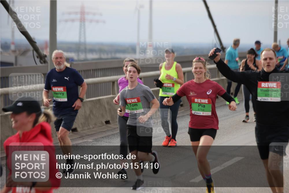 03.10.2025 - Köhlbrandbrückenlauf Jannik Wohlers http://msf.ph/oto/9151410 03.10.2025 15:58:19 Position 1 9519, 8754, 8752 meine-sportfotos.de