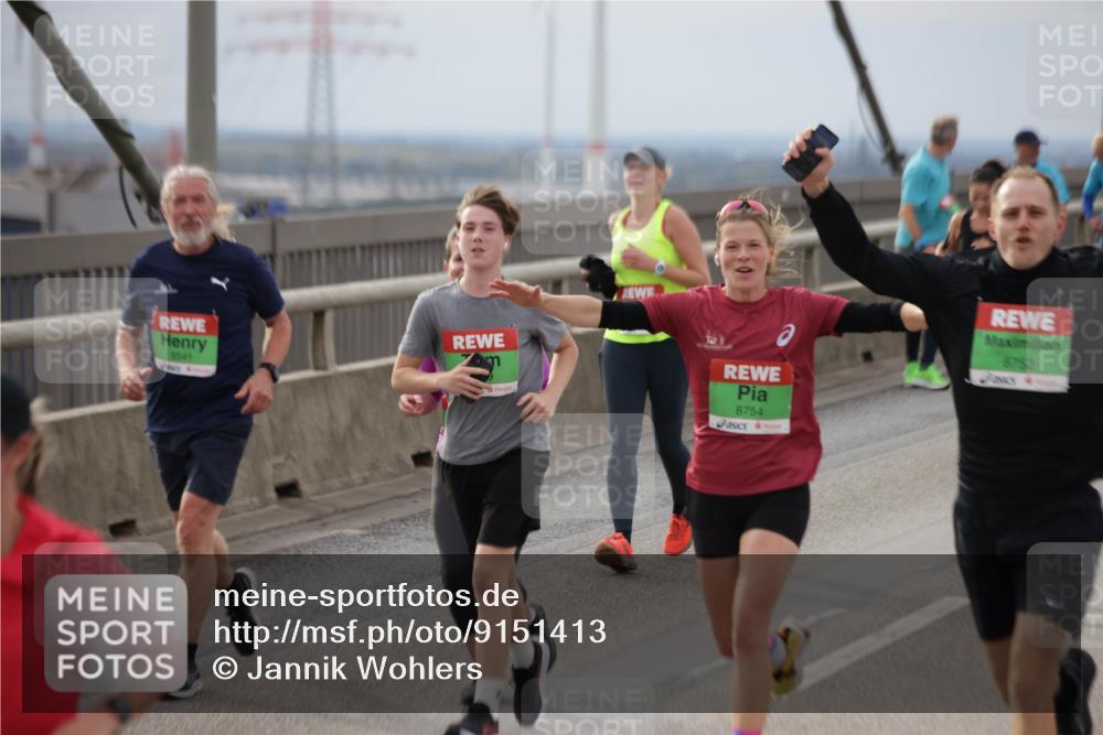 03.10.2025 - Köhlbrandbrückenlauf Jannik Wohlers http://msf.ph/oto/9151413 03.10.2025 15:58:19 Position 1 9541, 8752, 8754 meine-sportfotos.de