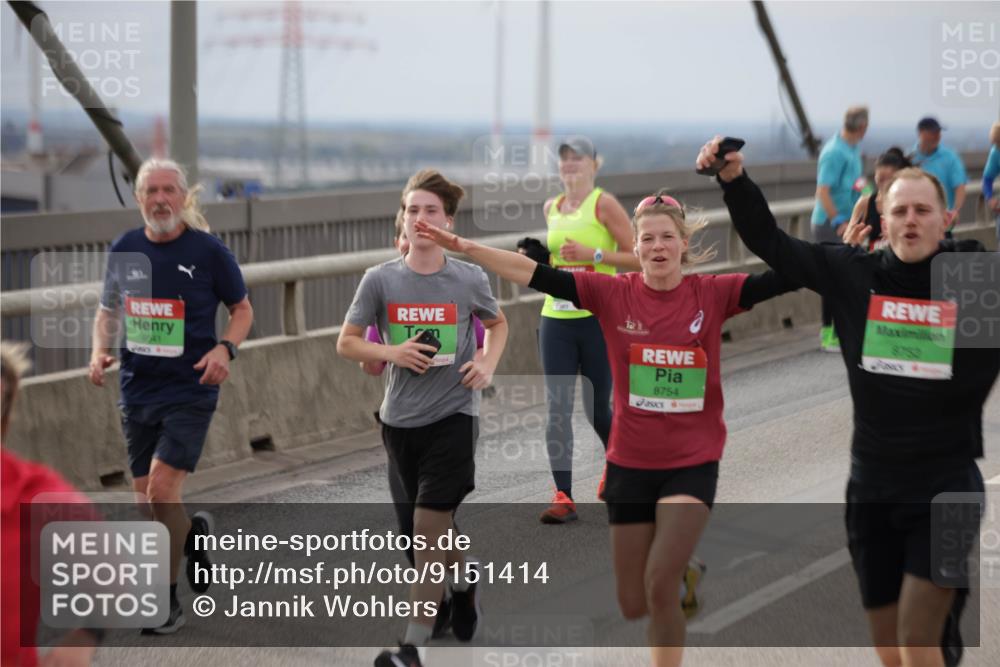 03.10.2025 - Köhlbrandbrückenlauf Jannik Wohlers http://msf.ph/oto/9151414 03.10.2025 15:58:19 Position 1 9541, 8752, 8754 meine-sportfotos.de