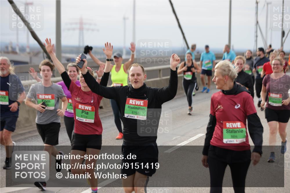03.10.2025 - Köhlbrandbrückenlauf Jannik Wohlers http://msf.ph/oto/9151419 03.10.2025 15:58:20 Position 1 8754, 8752, 8894 meine-sportfotos.de