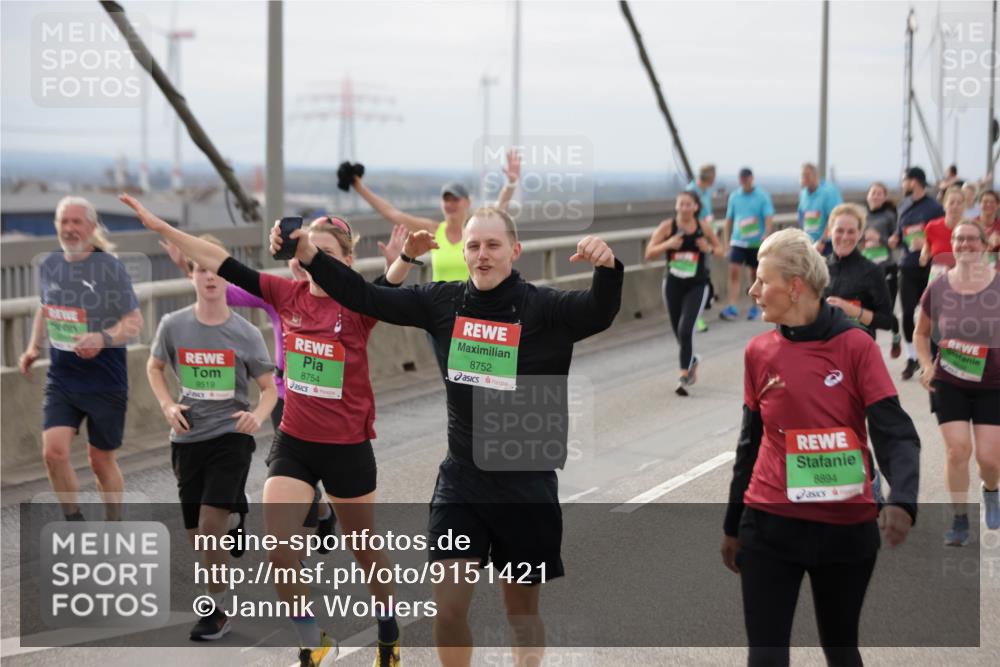 03.10.2025 - Köhlbrandbrückenlauf Jannik Wohlers http://msf.ph/oto/9151421 03.10.2025 15:58:20 Position 1 9519, 8754, 8752, 8894 meine-sportfotos.de