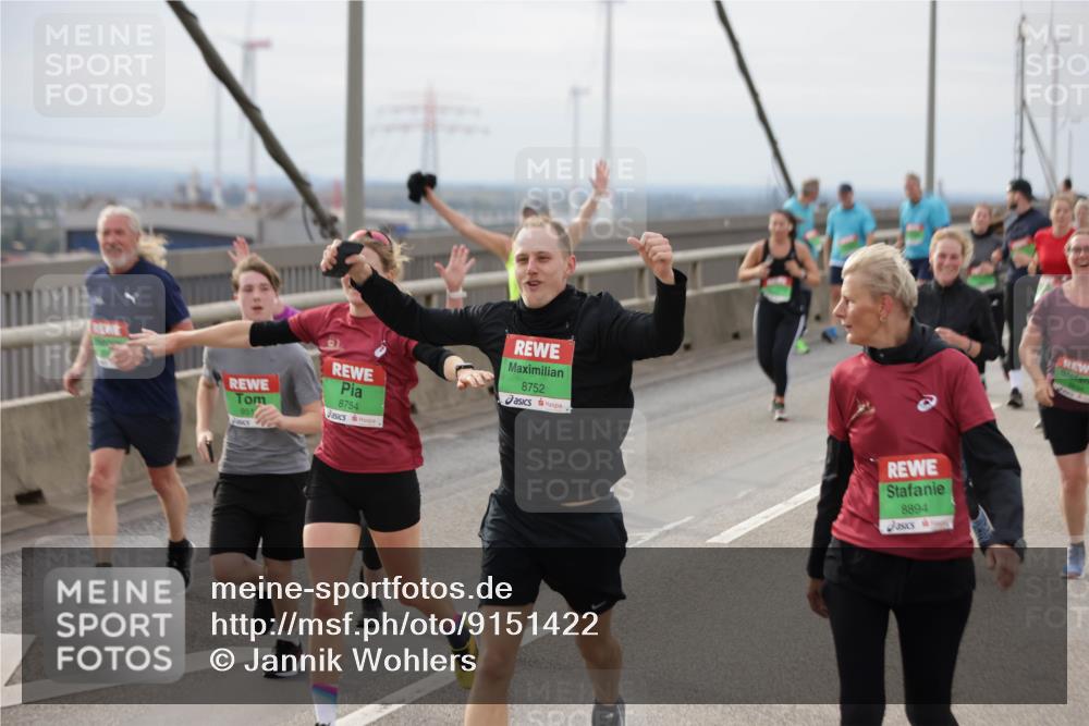 03.10.2025 - Köhlbrandbrückenlauf Jannik Wohlers http://msf.ph/oto/9151422 03.10.2025 15:58:20 Position 1 8754, 8752, 8894 meine-sportfotos.de