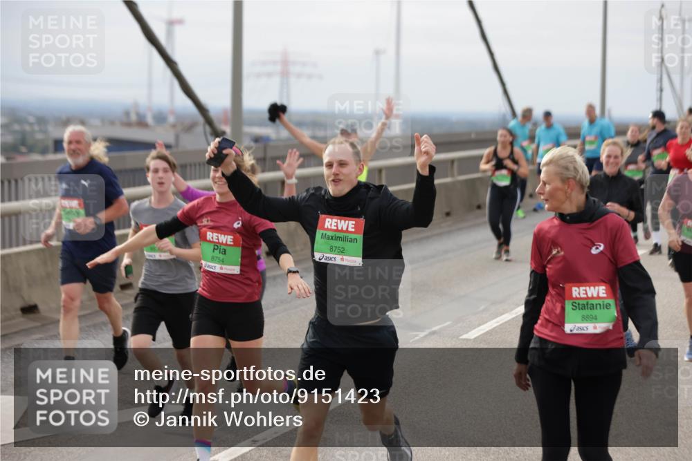 03.10.2025 - Köhlbrandbrückenlauf Jannik Wohlers http://msf.ph/oto/9151423 03.10.2025 15:58:20 Position 1 8754, 8752, 8894 meine-sportfotos.de