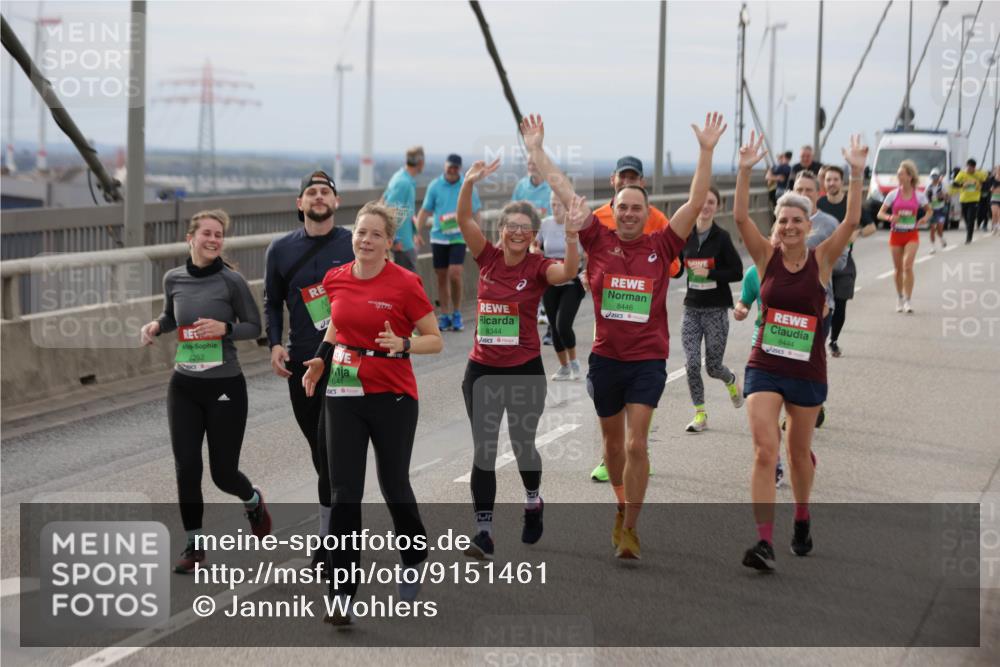 03.10.2025 - Köhlbrandbrückenlauf Jannik Wohlers http://msf.ph/oto/9151461 03.10.2025 15:58:25 Position 1 252, 8344, 8446, 8444 meine-sportfotos.de
