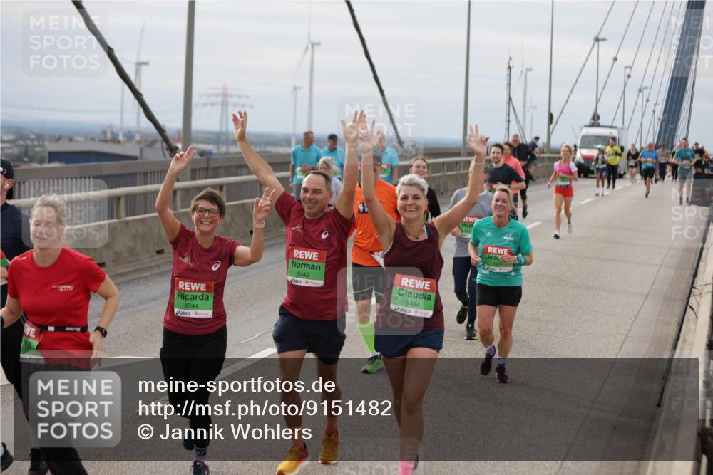 03.10.2025 - Köhlbrandbrückenlauf Jannik Wohlers http://msf.ph/oto/9151482 03.10.2025 15:58:27 Position 1 8344, 8446, 8444 meine-sportfotos.de