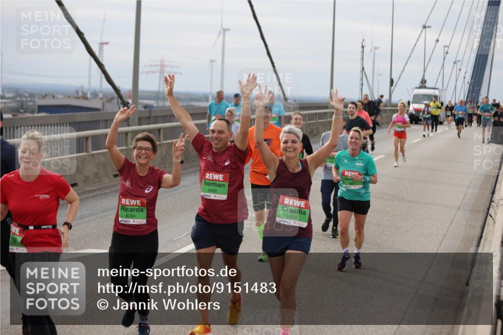 03.10.2025 - Köhlbrandbrückenlauf Jannik Wohlers http://msf.ph/oto/9151483 03.10.2025 15:58:27 Position 1 8344, 8446, 8444 meine-sportfotos.de