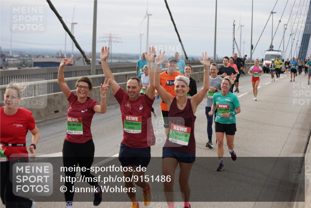03.10.2025 - Köhlbrandbrückenlauf Jannik Wohlers http://msf.ph/oto/9151486 03.10.2025 15:58:27 Position 1 8344, 8446, 8444 meine-sportfotos.de