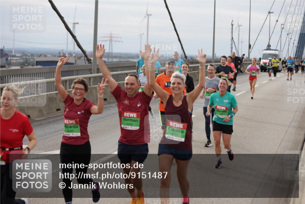 03.10.2025 - Köhlbrandbrückenlauf Jannik Wohlers http://msf.ph/oto/9151487 03.10.2025 15:58:27 Position 1 8344, 8446, 8444 meine-sportfotos.de