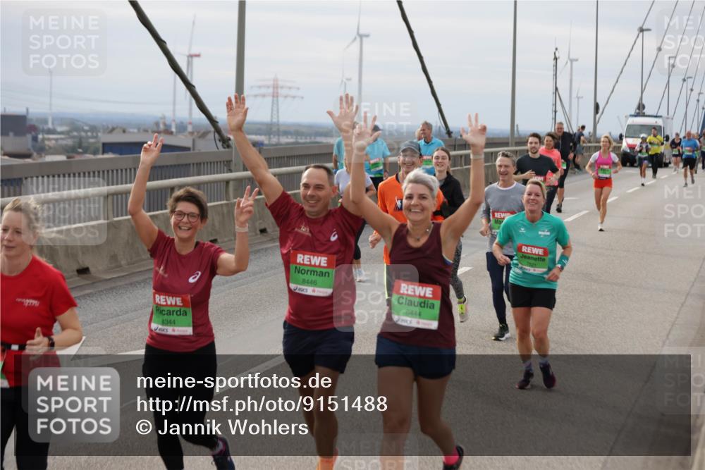 03.10.2025 - Köhlbrandbrückenlauf Jannik Wohlers http://msf.ph/oto/9151488 03.10.2025 15:58:27 Position 1 8344, 8446, 8444 meine-sportfotos.de