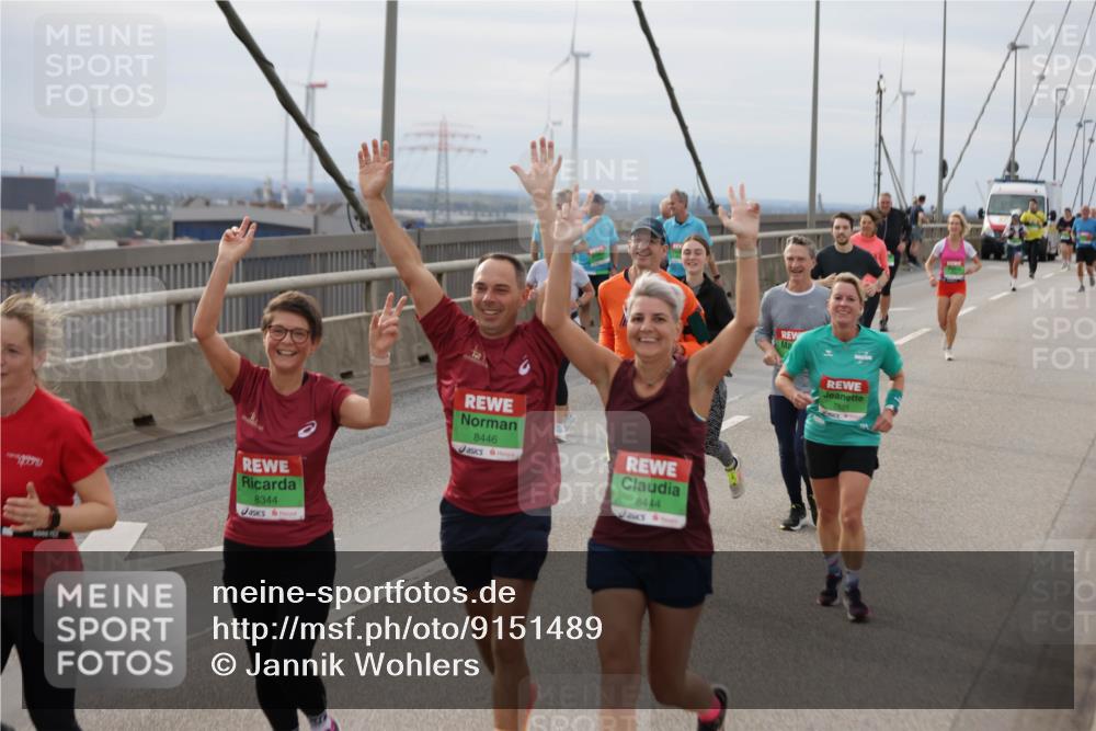 03.10.2025 - Köhlbrandbrückenlauf Jannik Wohlers http://msf.ph/oto/9151489 03.10.2025 15:58:27 Position 1 8344, 8446, 8444 meine-sportfotos.de