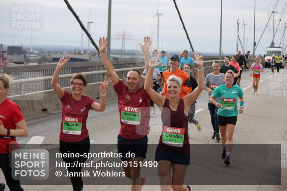 03.10.2025 - Köhlbrandbrückenlauf Jannik Wohlers http://msf.ph/oto/9151490 03.10.2025 15:58:27 Position 1 8344, 8446, 8444, 7821 meine-sportfotos.de