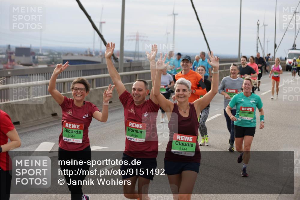 03.10.2025 - Köhlbrandbrückenlauf Jannik Wohlers http://msf.ph/oto/9151492 03.10.2025 15:58:27 Position 1 8344, 8446, 8444, 7821 meine-sportfotos.de