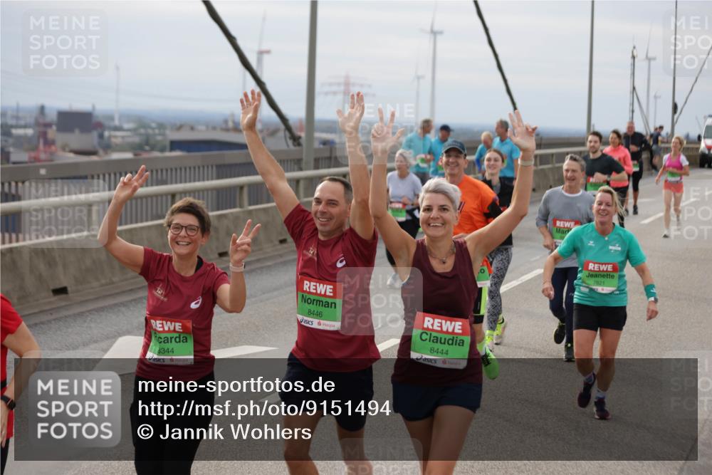 03.10.2025 - Köhlbrandbrückenlauf Jannik Wohlers http://msf.ph/oto/9151494 03.10.2025 15:58:27 Position 1 102, 3344, 8446, 8444, 7821 meine-sportfotos.de