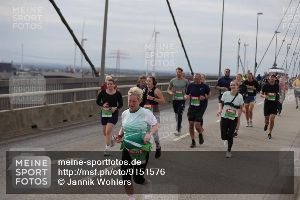 03.10.2025 - Köhlbrandbrückenlauf Jannik Wohlers http://msf.ph/oto/9151576 03.10.2025 15:58:45 Position 1 7983 meine-sportfotos.de