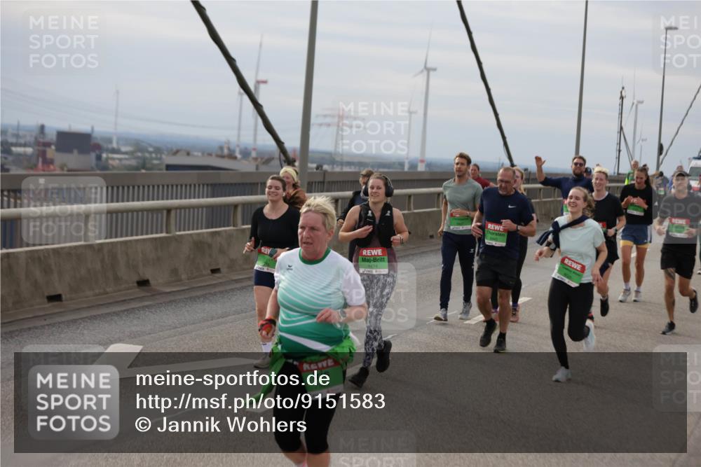 03.10.2025 - Köhlbrandbrückenlauf Jannik Wohlers http://msf.ph/oto/9151583 03.10.2025 15:58:46 Position 1 7983, 8474, 9445 meine-sportfotos.de