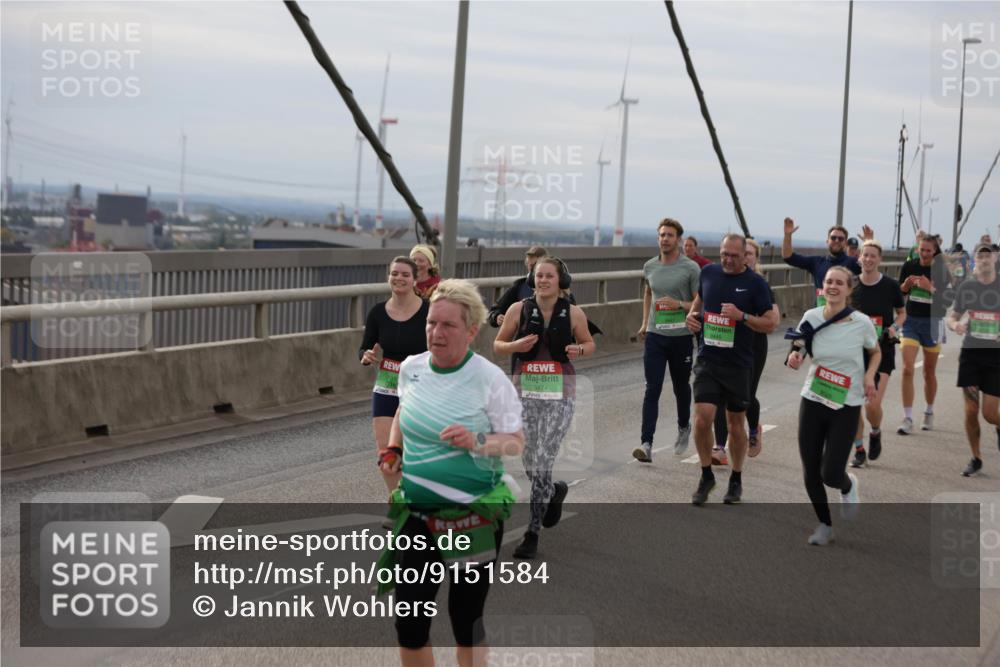 03.10.2025 - Köhlbrandbrückenlauf Jannik Wohlers http://msf.ph/oto/9151584 03.10.2025 15:58:46 Position 1 7983, 8474 meine-sportfotos.de