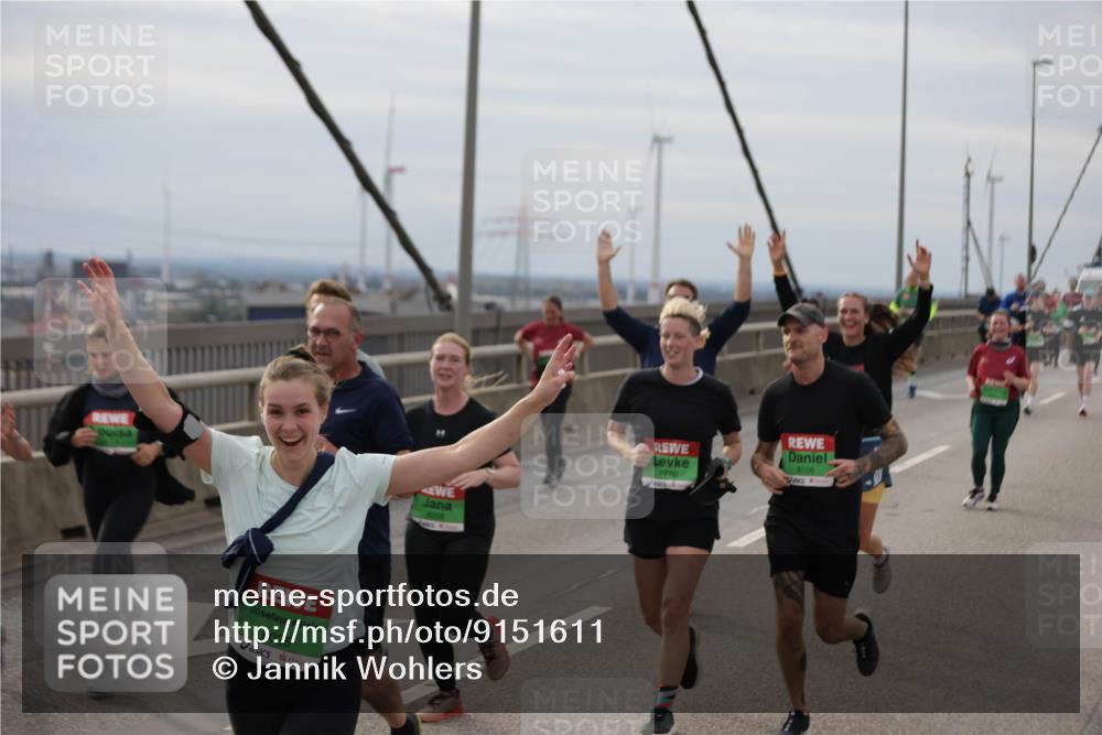 03.10.2025 - Köhlbrandbrückenlauf Jannik Wohlers http://msf.ph/oto/9151611 03.10.2025 15:58:48 Position 1 8025, 8156, 7970 meine-sportfotos.de