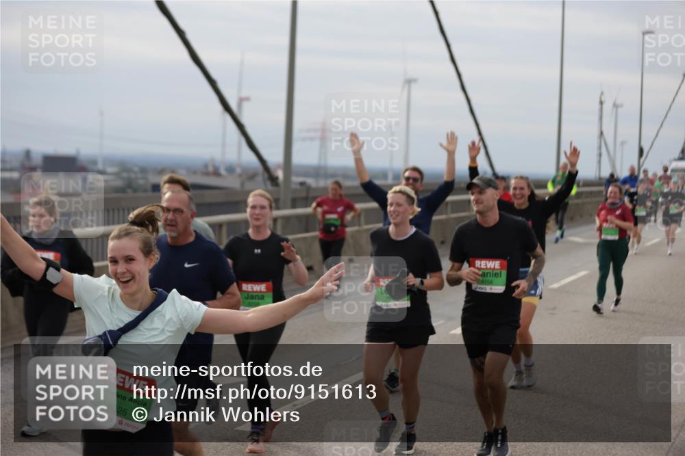 03.10.2025 - Köhlbrandbrückenlauf Jannik Wohlers http://msf.ph/oto/9151613 03.10.2025 15:58:48 Position 1 8025, 6156 meine-sportfotos.de