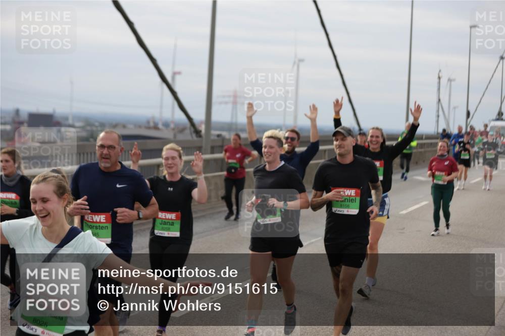 03.10.2025 - Köhlbrandbrückenlauf Jannik Wohlers http://msf.ph/oto/9151615 03.10.2025 15:58:48 Position 1 45, 8025, 8258, 8156 meine-sportfotos.de