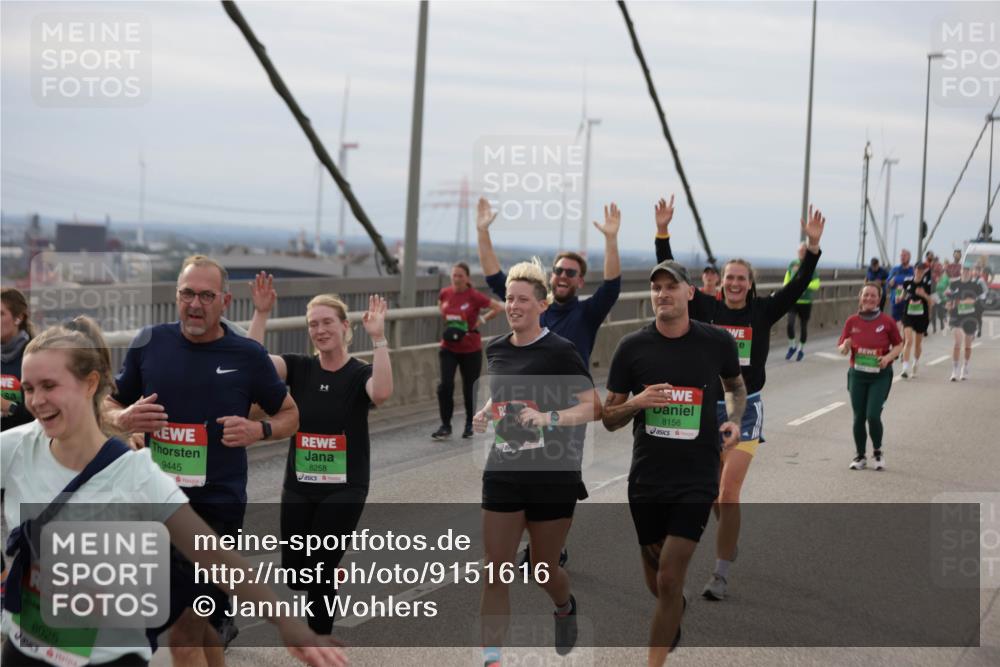 03.10.2025 - Köhlbrandbrückenlauf Jannik Wohlers http://msf.ph/oto/9151616 03.10.2025 15:58:49 Position 1 8025, 9445, 8258, 8156 meine-sportfotos.de