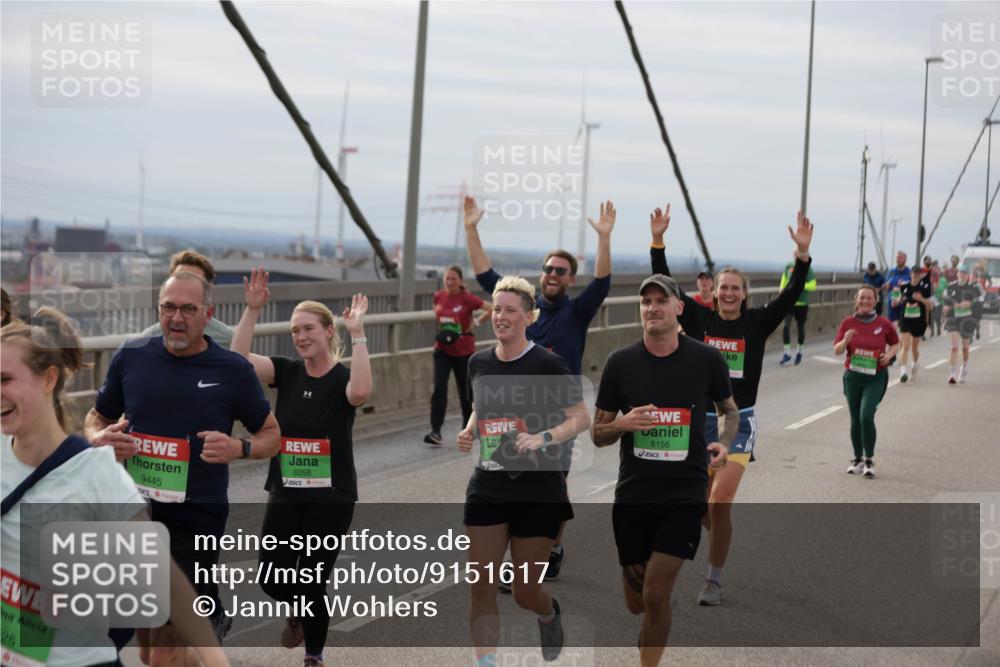 03.10.2025 - Köhlbrandbrückenlauf Jannik Wohlers http://msf.ph/oto/9151617 03.10.2025 15:58:49 Position 1 26, 9445, 8258, 8156 meine-sportfotos.de