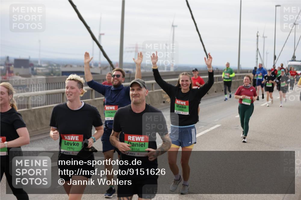 03.10.2025 - Köhlbrandbrückenlauf Jannik Wohlers http://msf.ph/oto/9151626 03.10.2025 15:58:49 Position 1 9360, 7970, 8156, 9362 meine-sportfotos.de