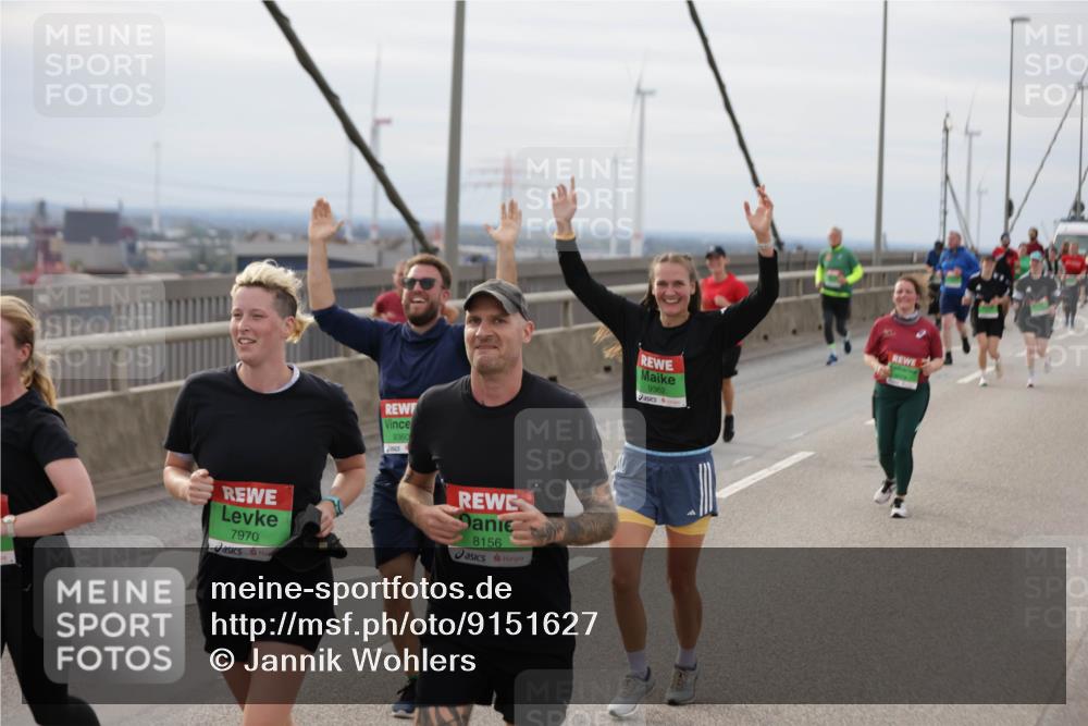 03.10.2025 - Köhlbrandbrückenlauf Jannik Wohlers http://msf.ph/oto/9151627 03.10.2025 15:58:50 Position 1 9360, 7970, 8156, 9362 meine-sportfotos.de