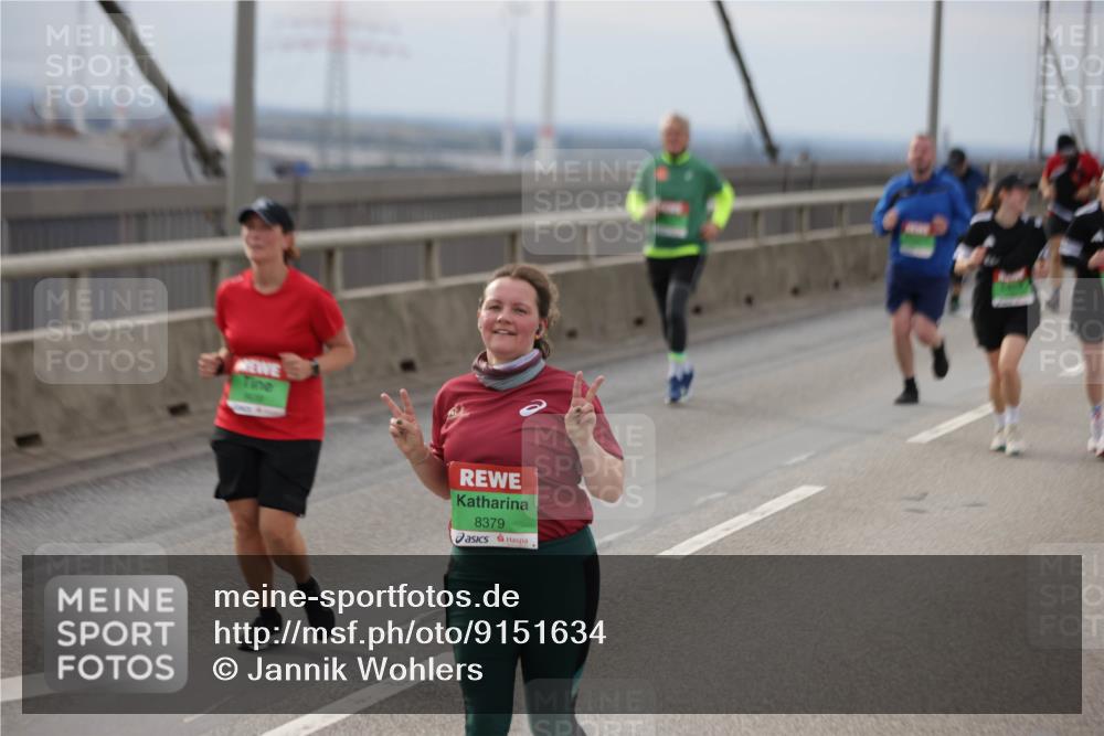03.10.2025 - Köhlbrandbrückenlauf Jannik Wohlers http://msf.ph/oto/9151634 03.10.2025 15:58:52 Position 1 8379 meine-sportfotos.de