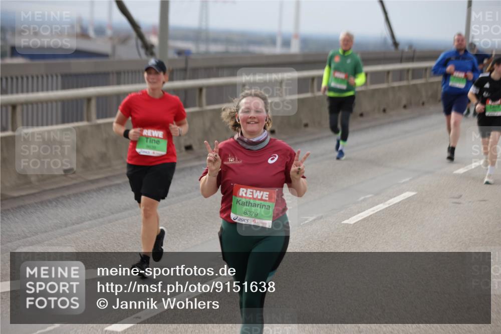 03.10.2025 - Köhlbrandbrückenlauf Jannik Wohlers http://msf.ph/oto/9151638 03.10.2025 15:58:52 Position 1 8379 meine-sportfotos.de