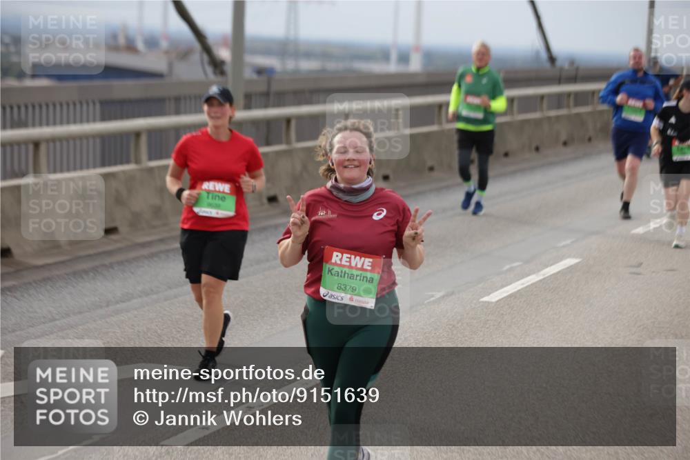03.10.2025 - Köhlbrandbrückenlauf Jannik Wohlers http://msf.ph/oto/9151639 03.10.2025 15:58:52 Position 1 8379 meine-sportfotos.de