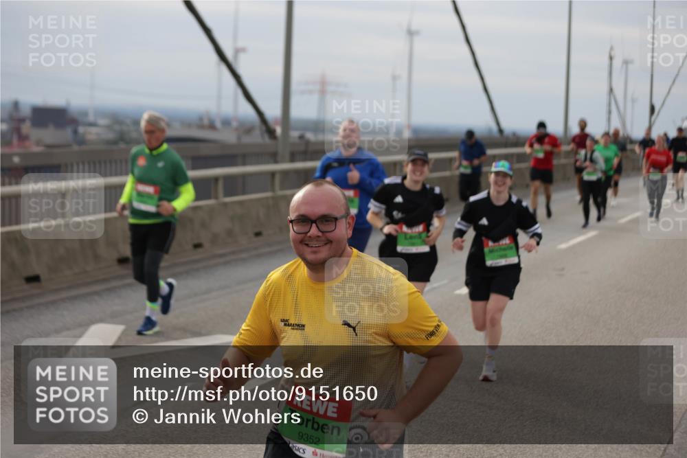 03.10.2025 - Köhlbrandbrückenlauf Jannik Wohlers http://msf.ph/oto/9151650 03.10.2025 15:58:56 Position 1 9352 meine-sportfotos.de