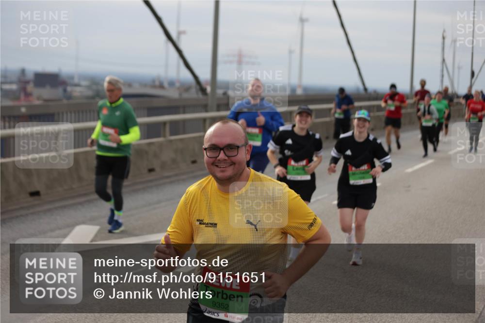 03.10.2025 - Köhlbrandbrückenlauf Jannik Wohlers http://msf.ph/oto/9151651 03.10.2025 15:58:56 Position 1 9352 meine-sportfotos.de
