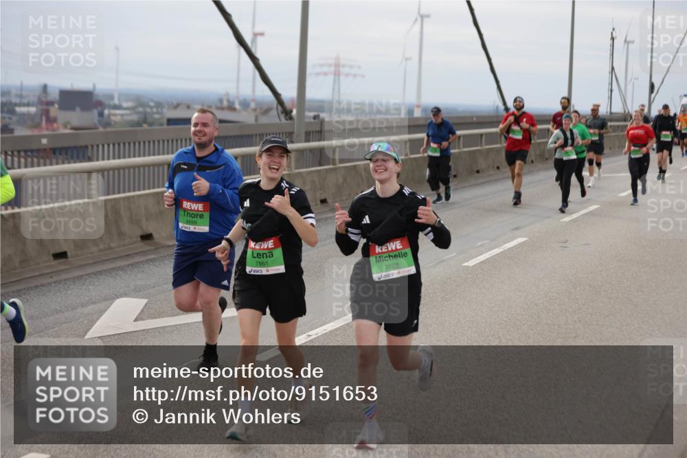 03.10.2025 - Köhlbrandbrückenlauf Jannik Wohlers http://msf.ph/oto/9151653 03.10.2025 15:58:57 Position 1 8699, 7861, 7868 meine-sportfotos.de