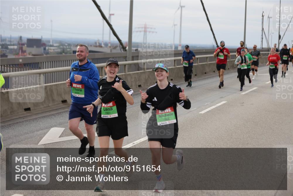 03.10.2025 - Köhlbrandbrückenlauf Jannik Wohlers http://msf.ph/oto/9151654 03.10.2025 15:58:57 Position 1 8699, 7861, 7868 meine-sportfotos.de