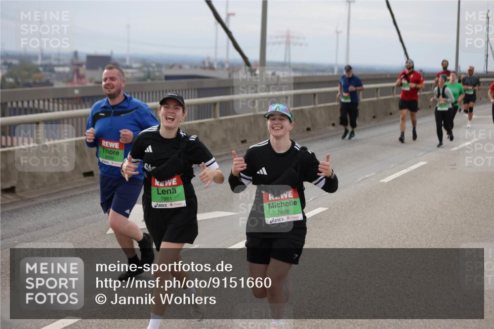 03.10.2025 - Köhlbrandbrückenlauf Jannik Wohlers http://msf.ph/oto/9151660 03.10.2025 15:58:57 Position 1 8699, 7861, 7868, 7 meine-sportfotos.de