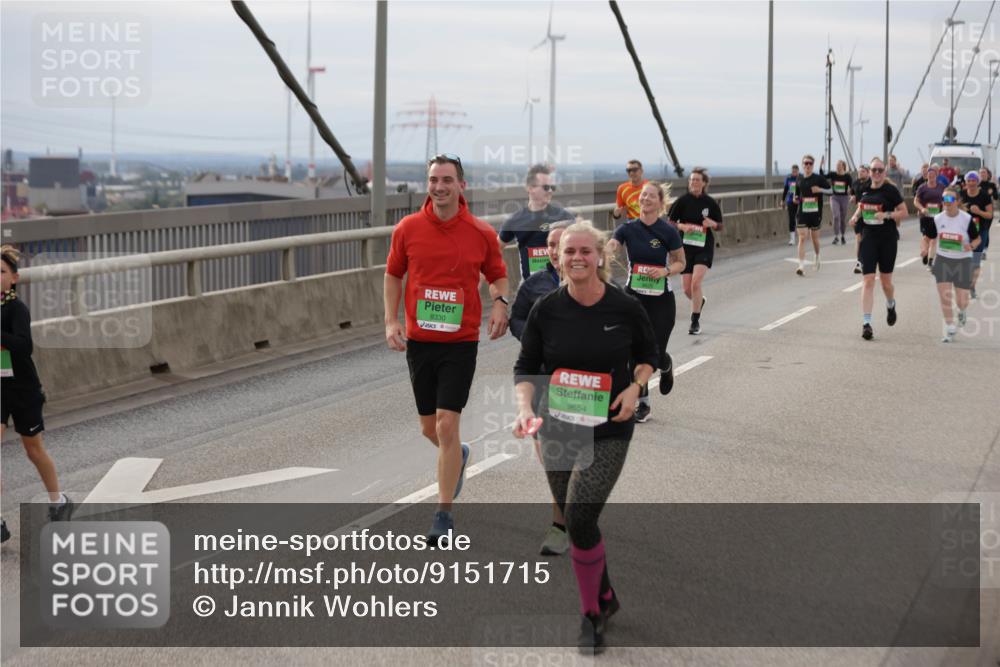 03.10.2025 - Köhlbrandbrückenlauf Jannik Wohlers http://msf.ph/oto/9151715 03.10.2025 15:59:07 Position 1 8330, 9654 meine-sportfotos.de