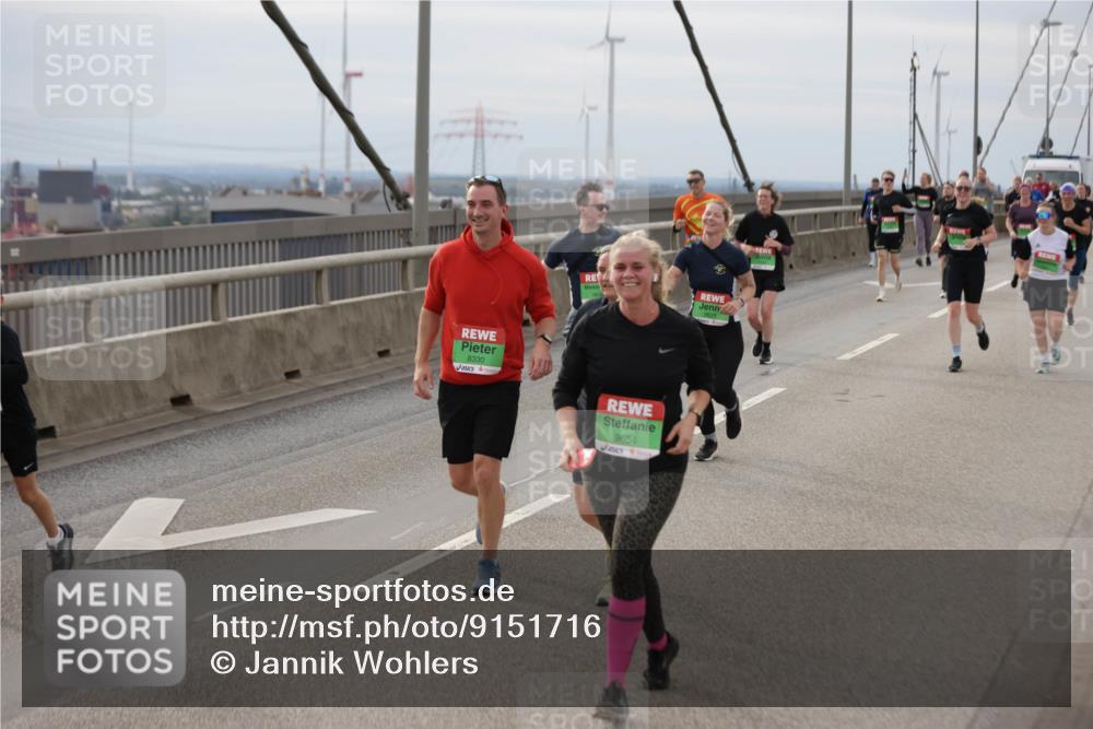 03.10.2025 - Köhlbrandbrückenlauf Jannik Wohlers http://msf.ph/oto/9151716 03.10.2025 15:59:07 Position 1 8330, 9654 meine-sportfotos.de