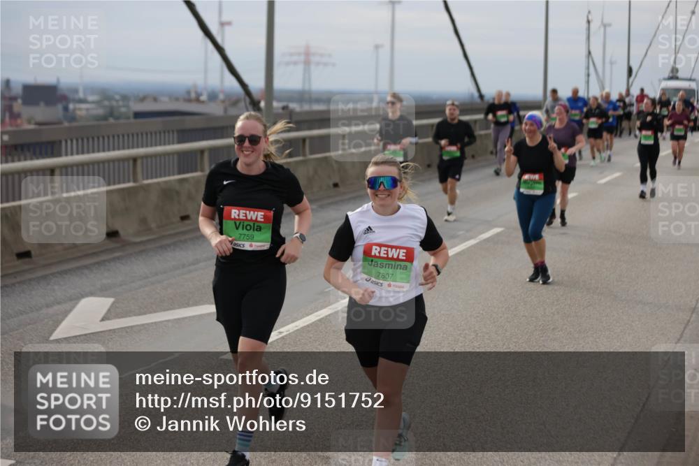 03.10.2025 - Köhlbrandbrückenlauf Jannik Wohlers http://msf.ph/oto/9151752 03.10.2025 15:59:12 Position 1 7759, 7807 meine-sportfotos.de