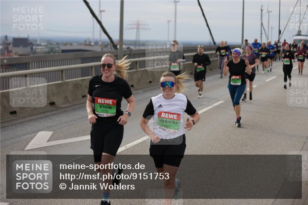 03.10.2025 - Köhlbrandbrückenlauf Jannik Wohlers http://msf.ph/oto/9151753 03.10.2025 15:59:12 Position 1 7759, 7807 meine-sportfotos.de