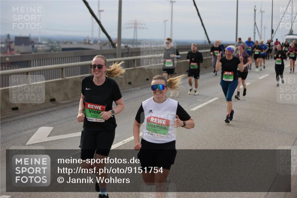 03.10.2025 - Köhlbrandbrückenlauf Jannik Wohlers http://msf.ph/oto/9151754 03.10.2025 15:59:12 Position 1 7759, 7807 meine-sportfotos.de