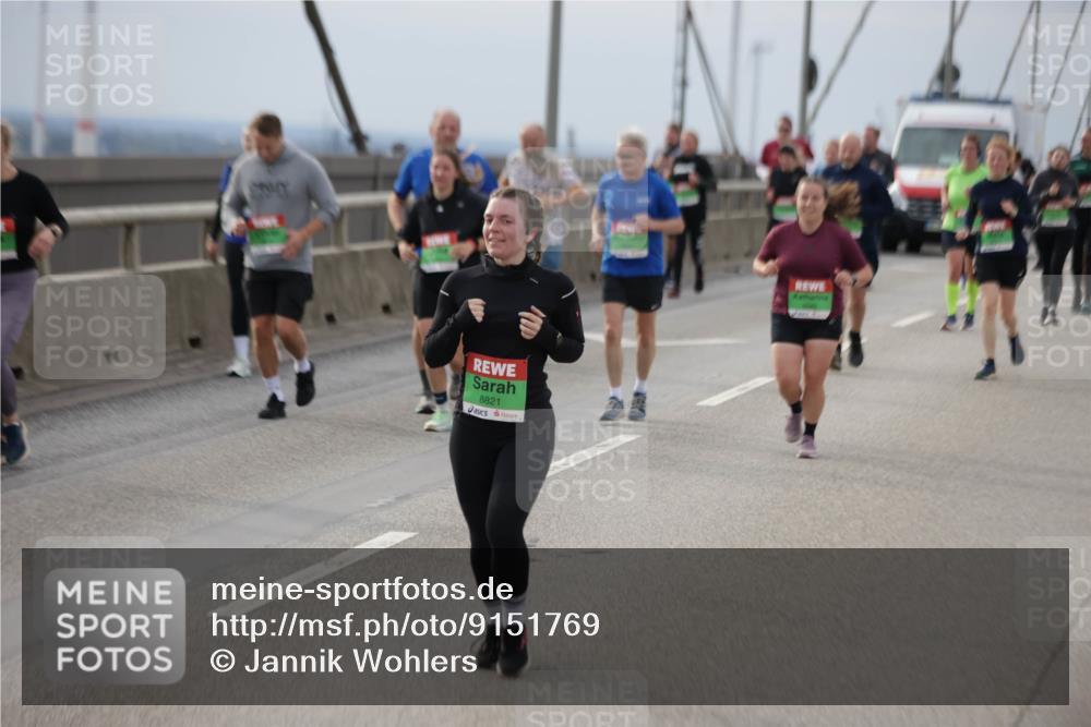 03.10.2025 - Köhlbrandbrückenlauf Jannik Wohlers http://msf.ph/oto/9151769 03.10.2025 15:59:16 Position 1 8821 meine-sportfotos.de