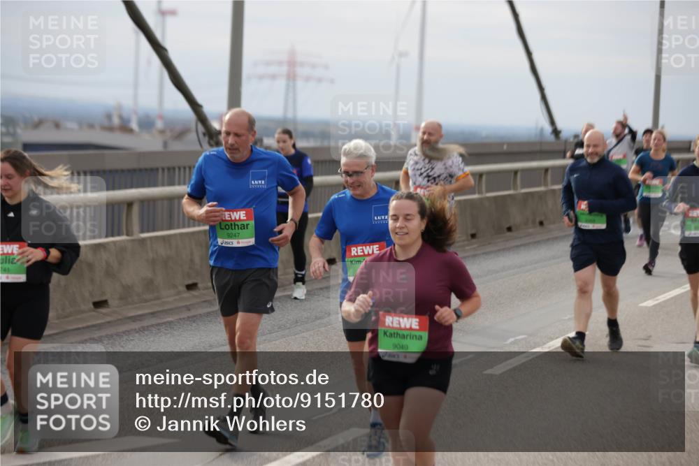 03.10.2025 - Köhlbrandbrückenlauf Jannik Wohlers http://msf.ph/oto/9151780 03.10.2025 15:59:21 Position 1 741, 9247, 9049 meine-sportfotos.de