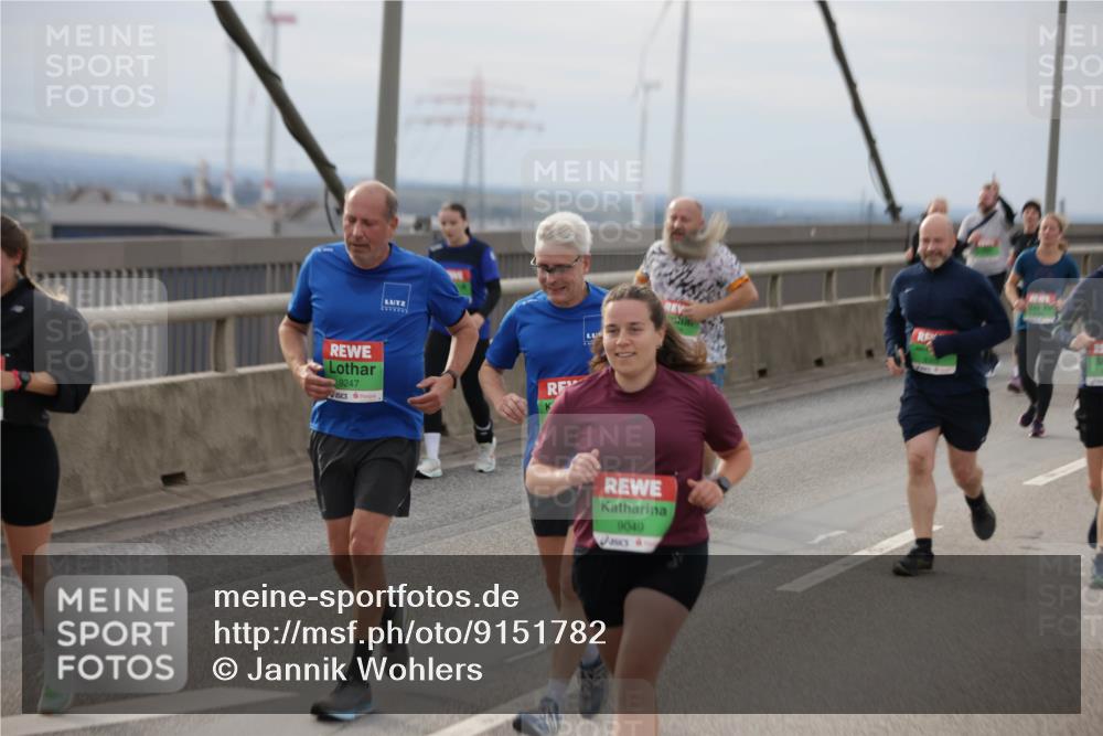 03.10.2025 - Köhlbrandbrückenlauf Jannik Wohlers http://msf.ph/oto/9151782 03.10.2025 15:59:21 Position 1 9247, 9049 meine-sportfotos.de