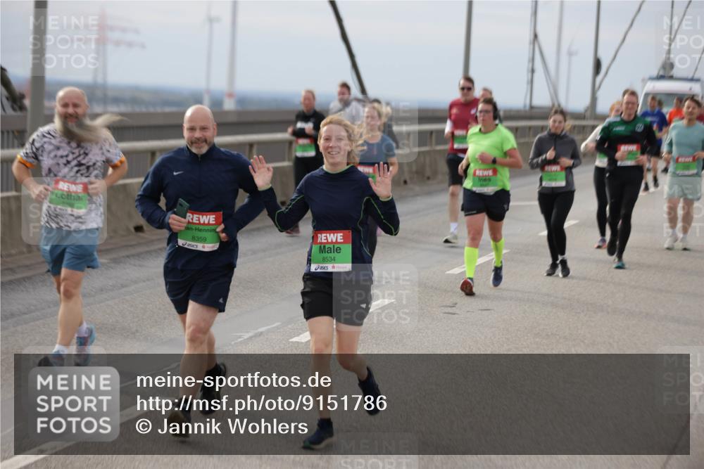 03.10.2025 - Köhlbrandbrückenlauf Jannik Wohlers http://msf.ph/oto/9151786 03.10.2025 15:59:23 Position 1 8359, 8534 meine-sportfotos.de