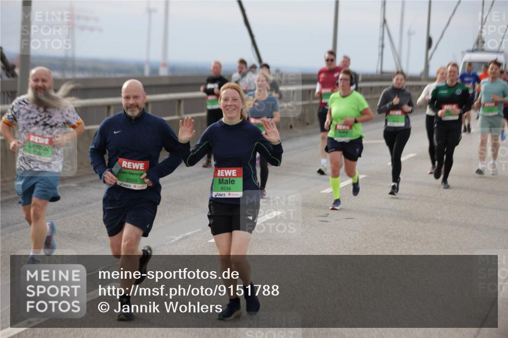 03.10.2025 - Köhlbrandbrückenlauf Jannik Wohlers http://msf.ph/oto/9151788 03.10.2025 15:59:23 Position 1 8359, 8534 meine-sportfotos.de
